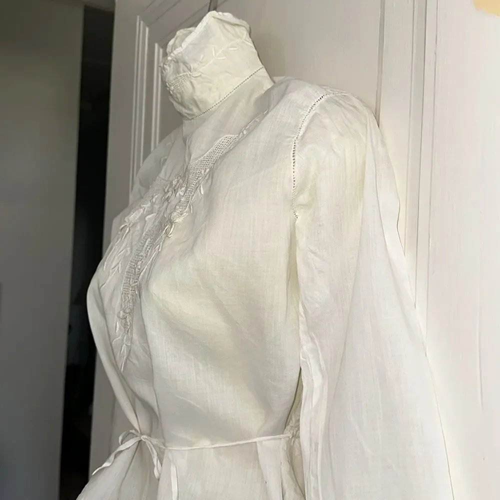 Antique handmade white cotton muslin high neck long‎ sleeve embroidered blouse - Picture 5 of 13